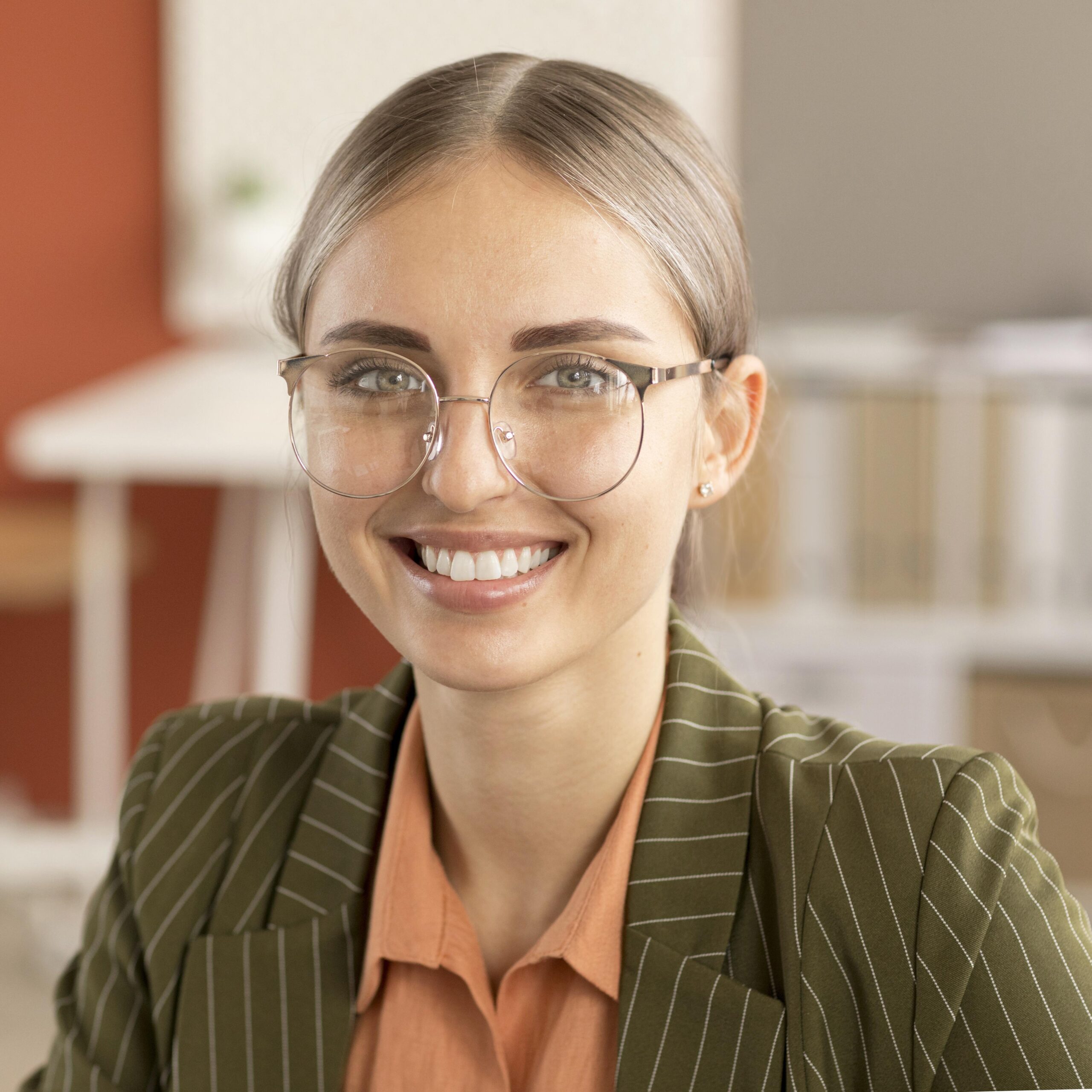 businesswoman-happy-be-back-work businesswoman-happy-be-back-work